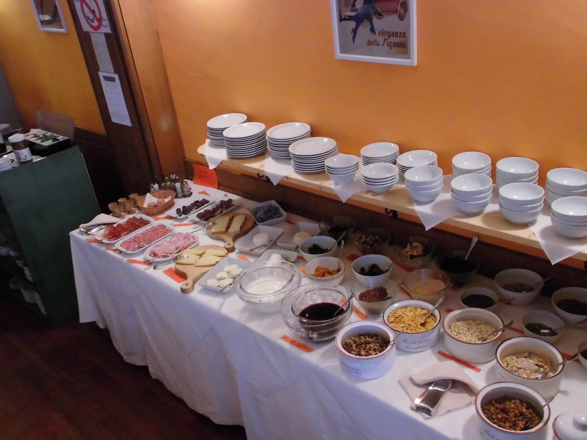 瓦尔维德酒店 格雷索拉特里尼泰 外观 照片